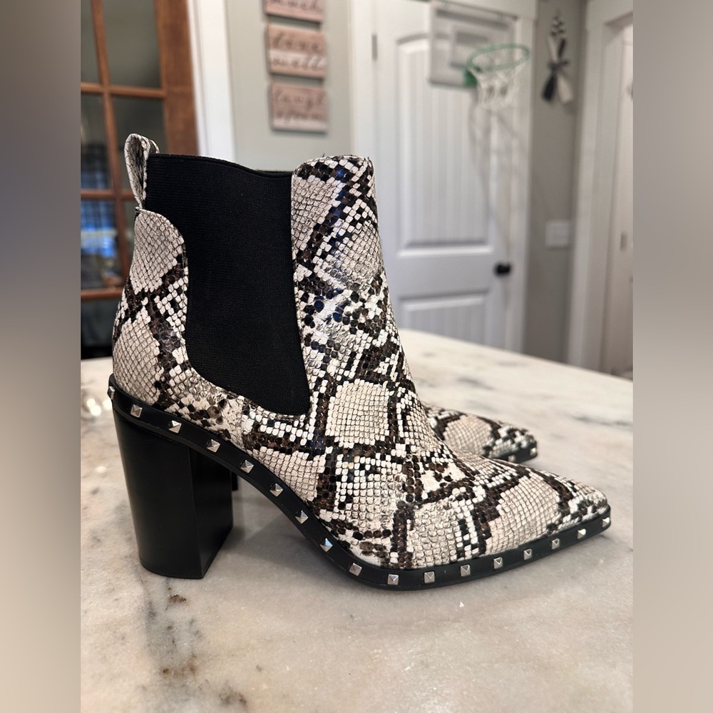 NWOT‎ Charles by Charles Davis Size 8.5 Snakeskin Ankle Boots with Studded Heel - Picture 3 of 7